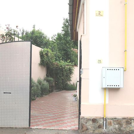 Yox Apartment 5 Oradea Exterior photo
