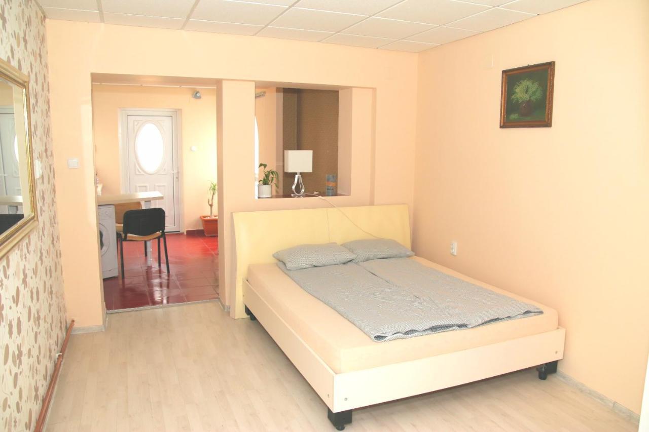 Yox Apartment 5 Oradea Exterior photo